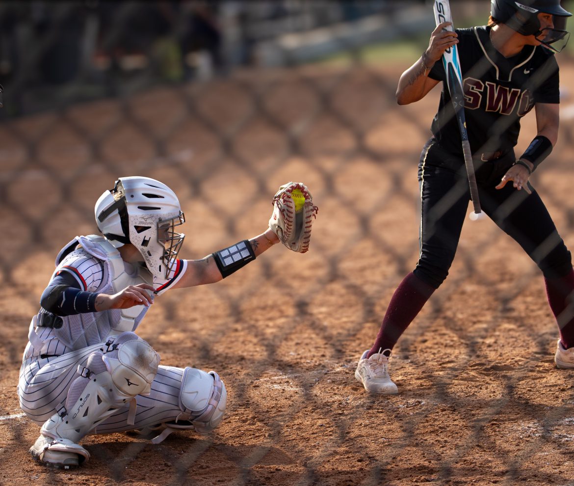 Citrus’ softball pulls off a walk-off win against Southwestern with bases loaded 